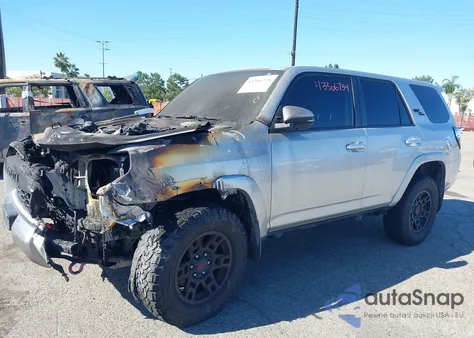 2018 Toyota 4Runner Trd Off Road Premium из США, поврежденный, VIN JTEBU5JR7J5545247